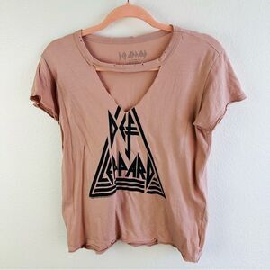 Def Leppard‎ Pink Distressed Band Tee